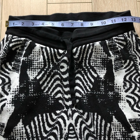 Zara Zebra Camo Knitted Shorts in Black & White Size S - Picture 2 of 8